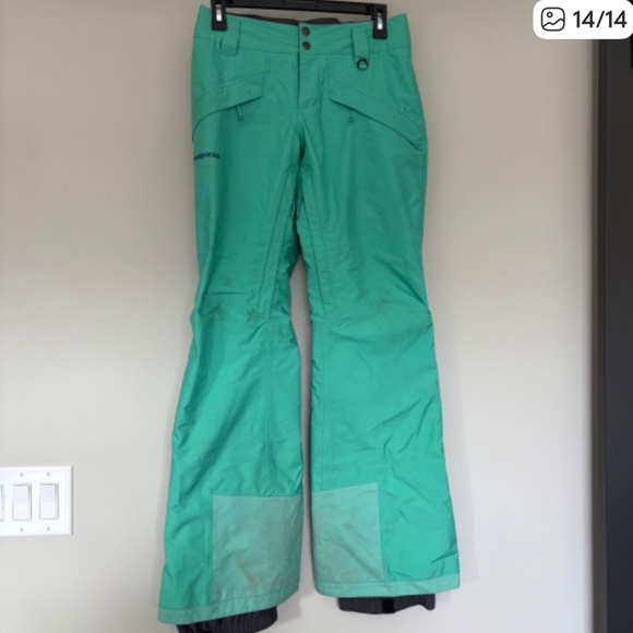 Women’s Ski Outfit - Picture 12 of 15